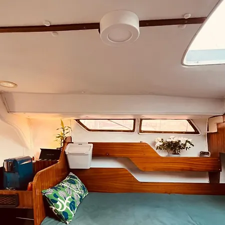 Bacus - Your Floating Hideaway In Лиссабон
