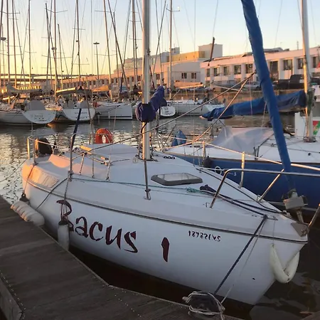 Hotel en barco Bacus - Your Floating Hideaway In *