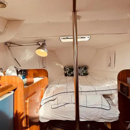 Bacus - Your Floating Hideaway In Bådhotel