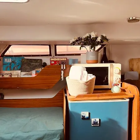 Bacus - Your Floating Hideaway In Hotel en barco *