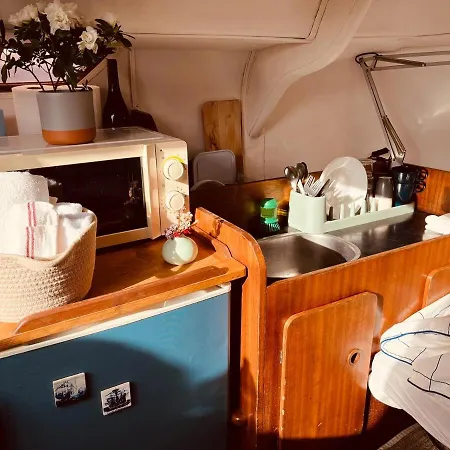 Bacus - Your Floating Hideaway In Bådhotel *