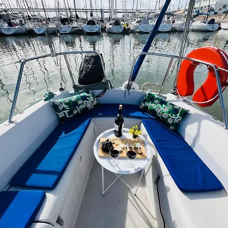 Ботель Bacus - Your Floating Hideaway In *