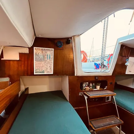 Bacus - Your Floating Hideaway In Båthotell Lisboa