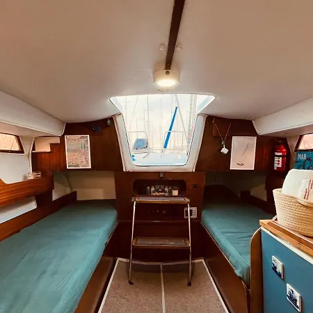 Bacus - Your Floating Hideaway In * Lisboa