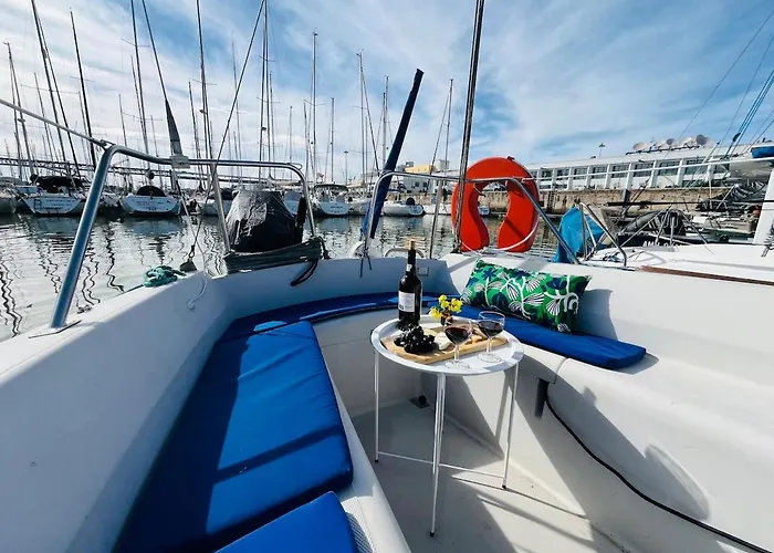 Bacus - Your Floating Hideaway In * ליסבון