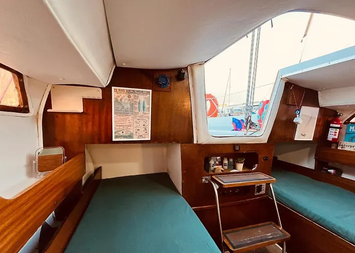 Bacus - Your Floating Hideaway In Botel Lissabon