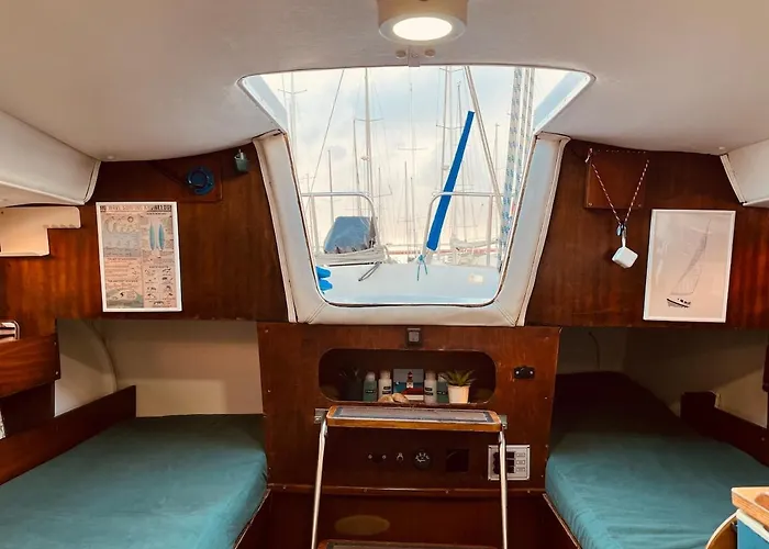 Bacus - Your Floating Hideaway In * ליסבון