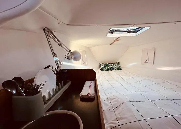 Bacus - Your Floating Hideaway In Lissabon