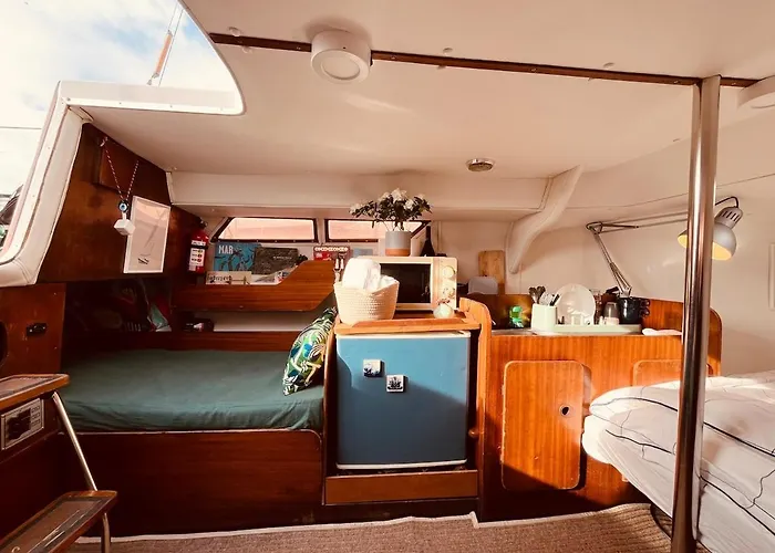 Bacus - Your Floating Hideaway In ליסבון