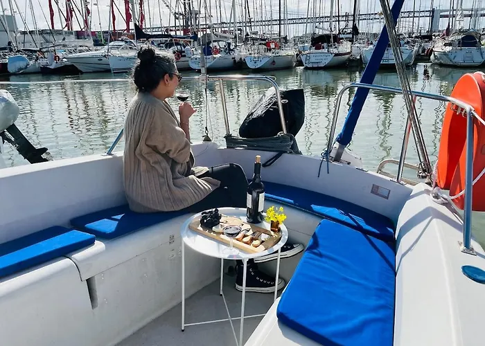 Bacus - Your Floating Hideaway In Πλωτό κατάλυμα Lisboa