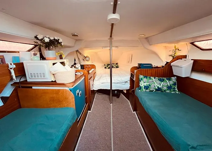 Πλωτό κατάλυμα Bacus - Your Floating Hideaway In Lisboa