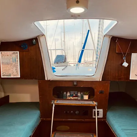 Bacus - Your Floating Hideaway In * Lisboa