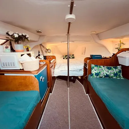 Πλωτό κατάλυμα Bacus - Your Floating Hideaway In Lisboa