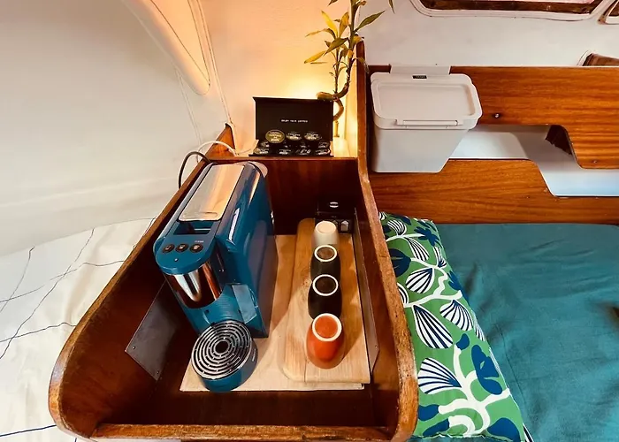 Bacus - Your Floating Hideaway In * Lisbona